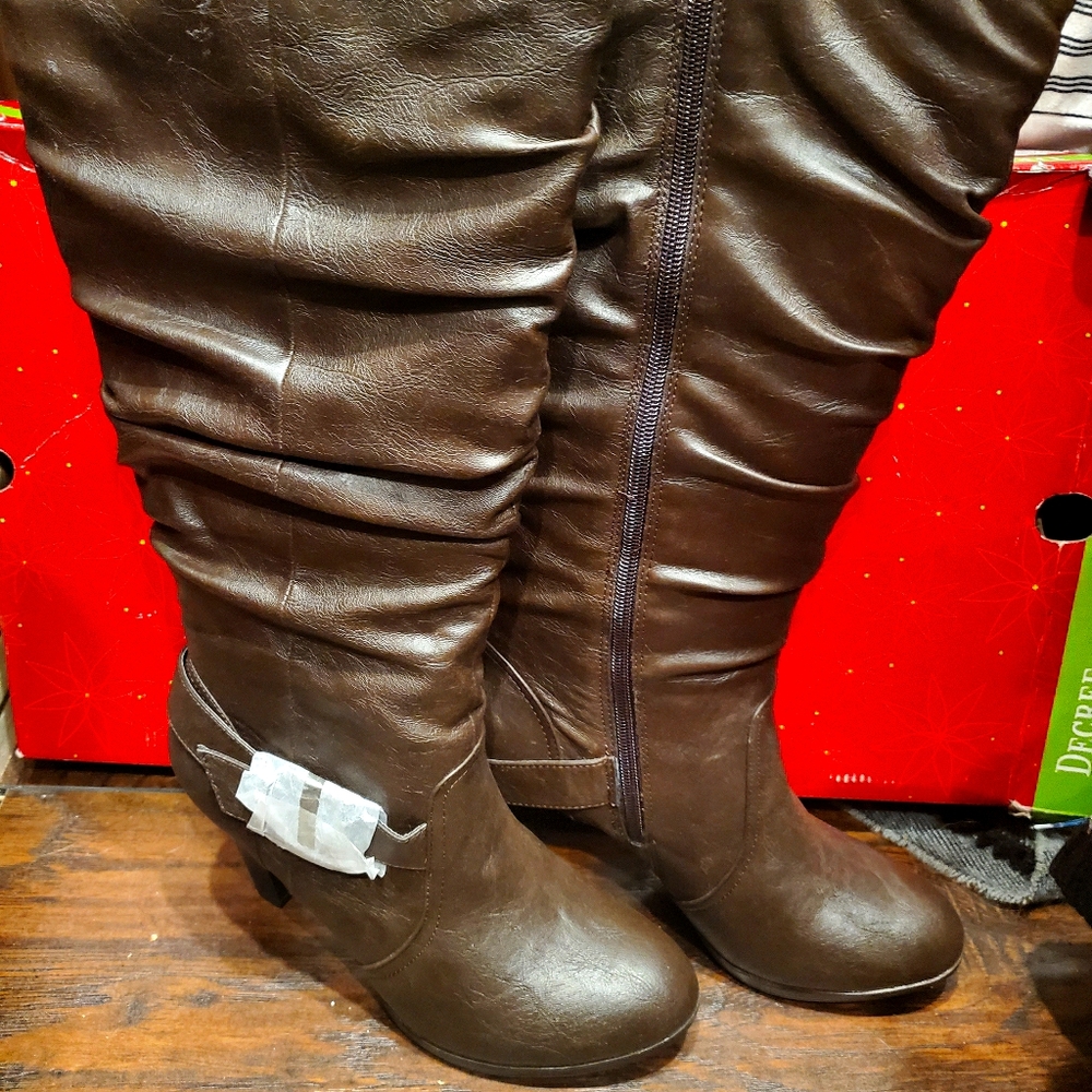 NWT Decree Moira Brown Tall Boots - Size 10